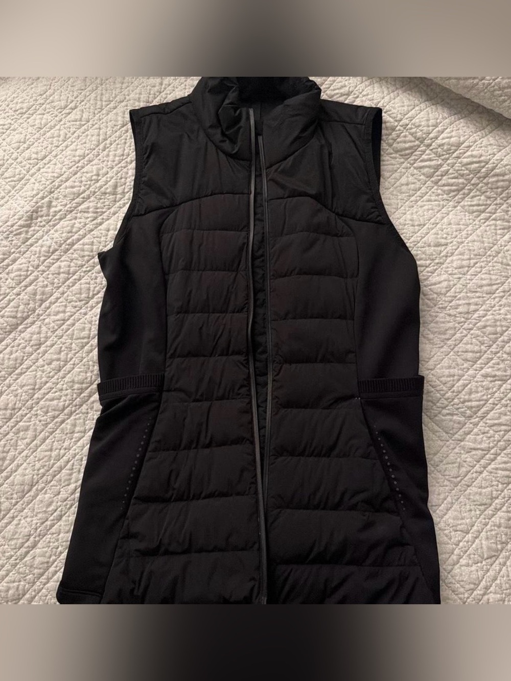 Lululemon Black Down For It All Women's Puffer Vest Athletic Apparel Size 10